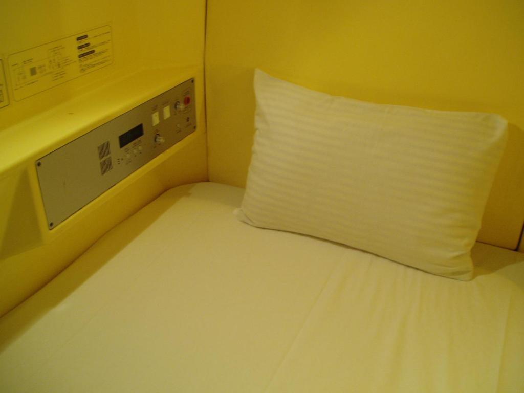 Capsule Hotel & Sauna Ikebukuro Plaza طوكيو الغرفة الصورة