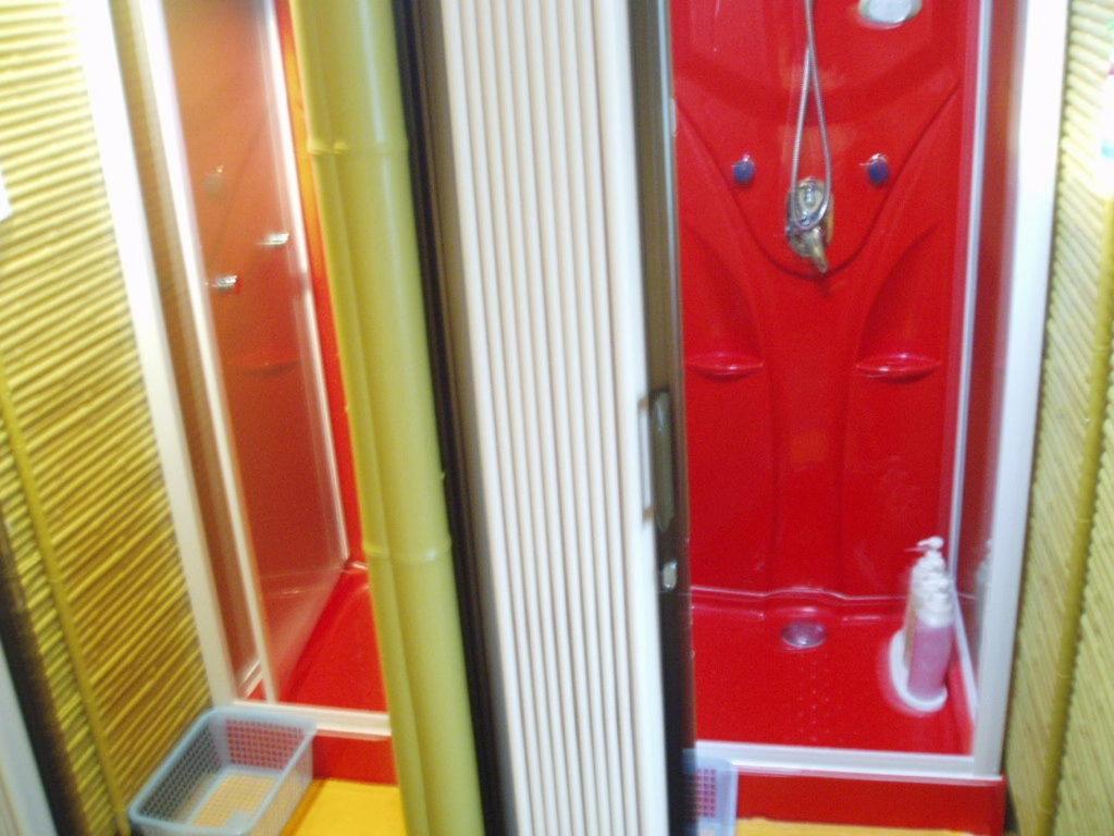 Capsule Hotel & Sauna Ikebukuro Plaza طوكيو الغرفة الصورة